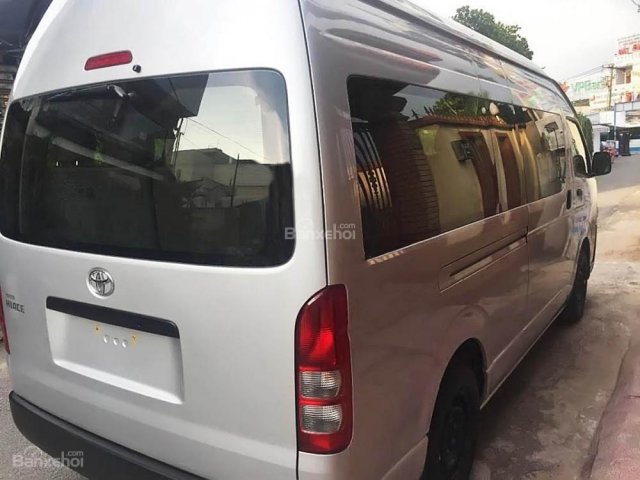 Bán xe Toyota Hiace 3.0L đời 2016, màu bạc, xe nhập