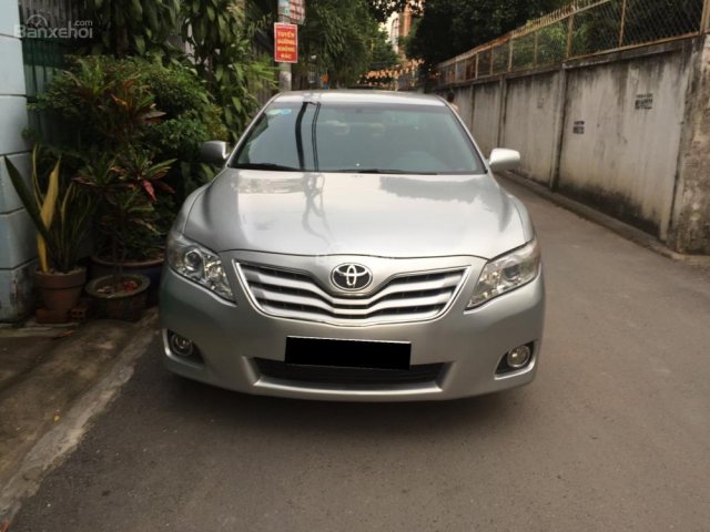 Bán chiếc Camry LE đK 2010 nhập khẩu Mỹ, màu bạc, tự động