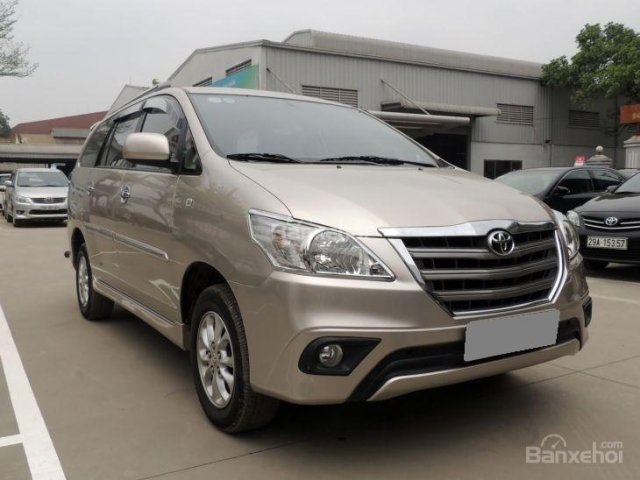 Nhà cần bán xe Innova G 2014 màu vàng, số tự động xe đẹp nguyên zin