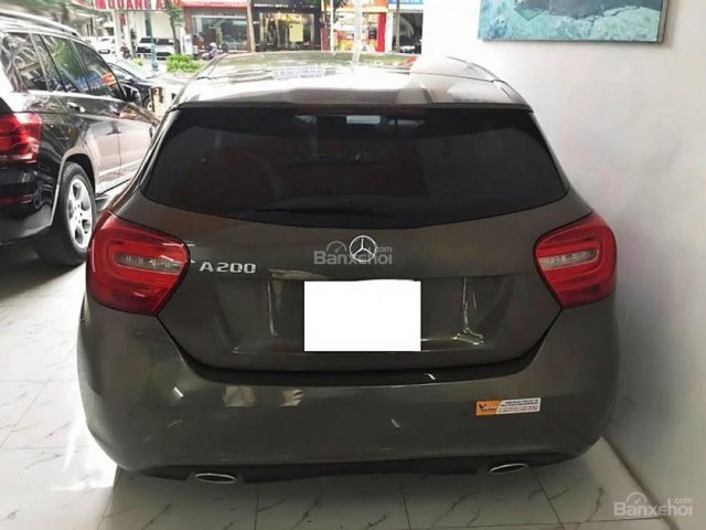 Bán Mercedes 200 đời 2013, màu nâu, xe nhập, 840tr