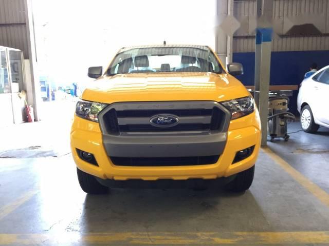 Bán ô tô Ford Ranger sản xuất 2017, màu vàng, giá tốt