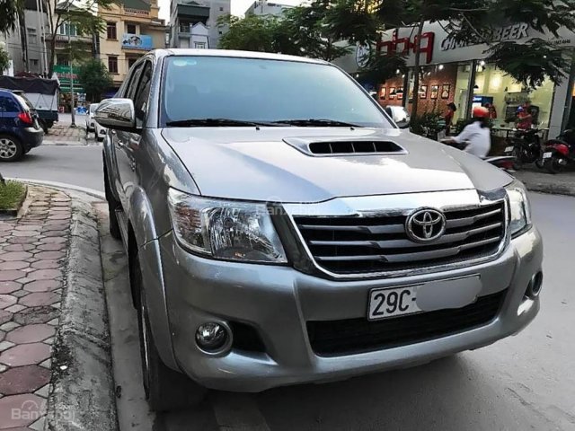 Bán Toyota Hilux MT 4x4 đời 2015, màu bạc, xe nhập