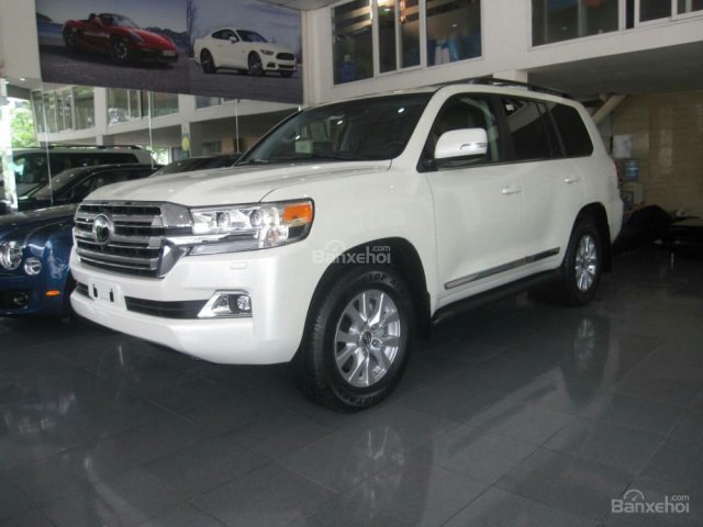 Cần bán Toyota Land Cruiser 5.7 VX năm 2017, màu trắng, xe nhập