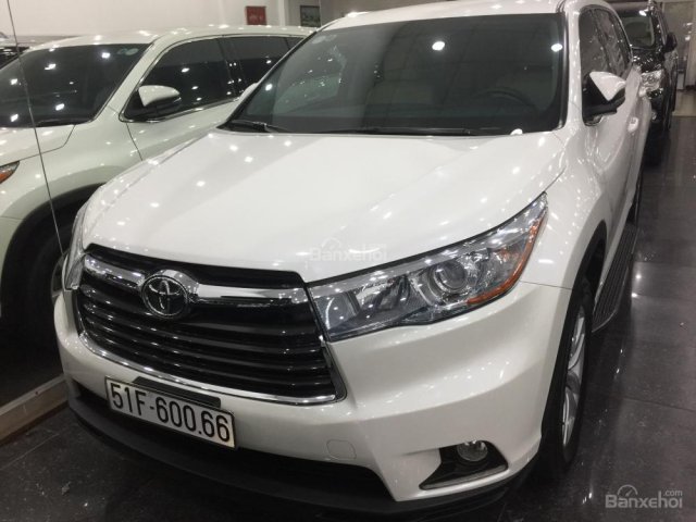 Cần bán Toyota Highlander LE sản xuất năm 2015, màu trắng, nhập khẩu