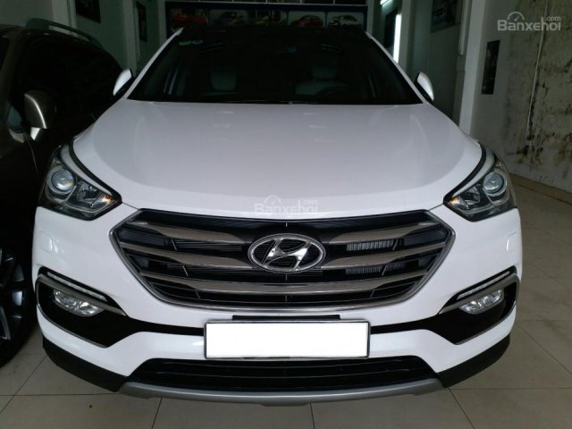 Bán Hyundai Santa Fe CRDi 2.2L 4WD, máy dầu 2 cầu, màu trắng, nội thất kem, sản xuất 2017