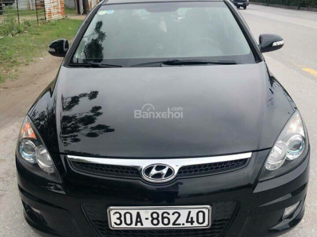 Cần bán Hyundai i30 đời 2010 màu đen, giá chỉ 379 triệu