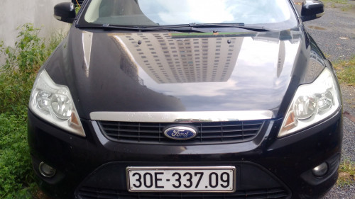 Bán lại xe Ford Focus 1.8 MT đời 2010, màu đen chính chủ