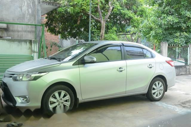 Bán Toyota Vios đời 2015, màu bạc