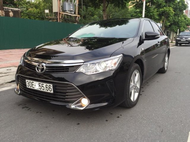 Bán Toyota Camry 2.5Q đời 2016, màu đen như mới