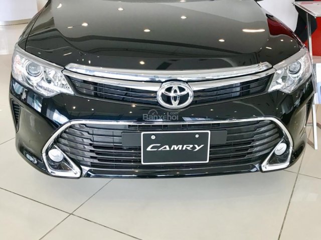 Bán Camry 2017 chính hãng, mới 100% giá rẻ - KM sâu xe giao ngay