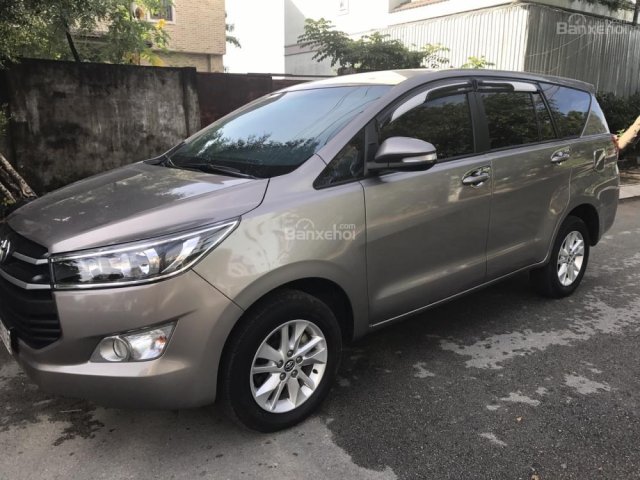 Bán Toyota Innova 2.0E năm 2016, màu xám (ghi)