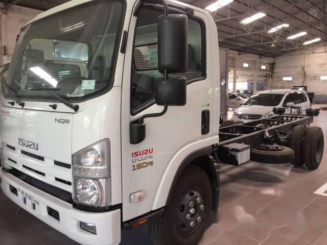 Bán xe Isuzu N-SERIES NQR đời 2017, màu trắng, 640 triệu