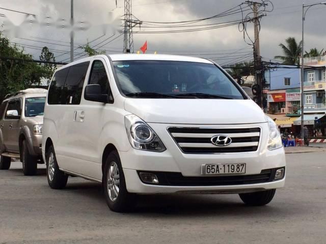 Bán ô tô Hyundai Starex 2016, màu trắng, xe nhập  