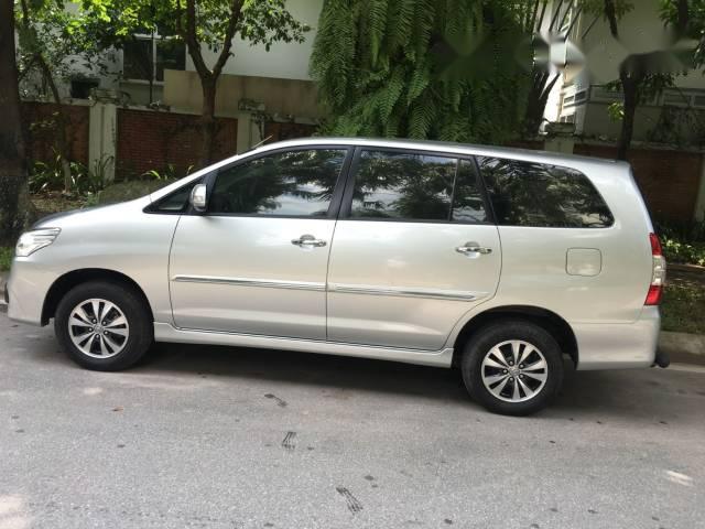 Chính chủ bán Toyota Innova E đời 2016, màu bạc, giá chỉ 655 triệu