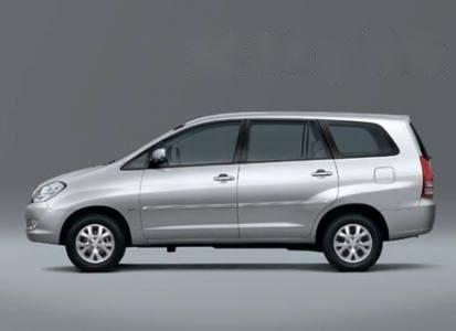 Gia đình bán Toyota Innova 2.0 E đời 2014, màu bạc
