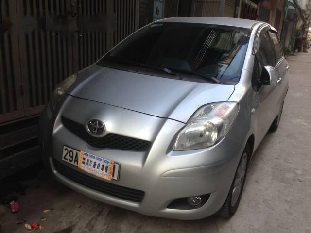 Cần bán xe Toyota Yaris đời 2009, màu bạc