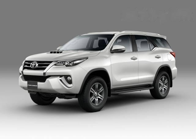 Bán xe Toyota Fortuner đời 2017, màu bạc