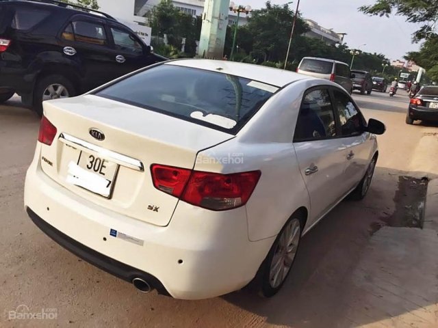 Bán Kia Forte SX 1.6 MT đời 2011, màu trắng xe gia đình