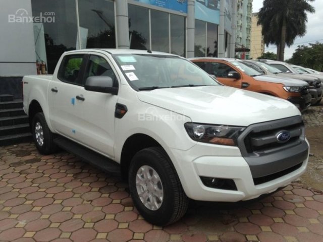 Hà Thành Ford bán Ford Ranger XLS AT 4x2 đời 2017, màu trắng, nhập khẩu, 670 triệu