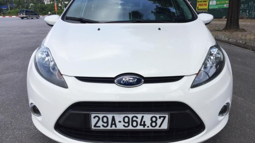 Cần bán Ford Fiesta 1.6 AT đời 2013, màu trắng, giá tốt