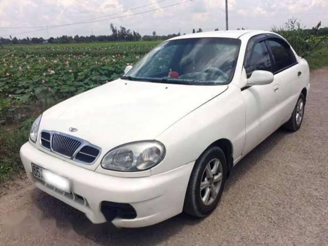 Bán xe Daewoo Lanos đời 2001, màu trắng xe gia đình