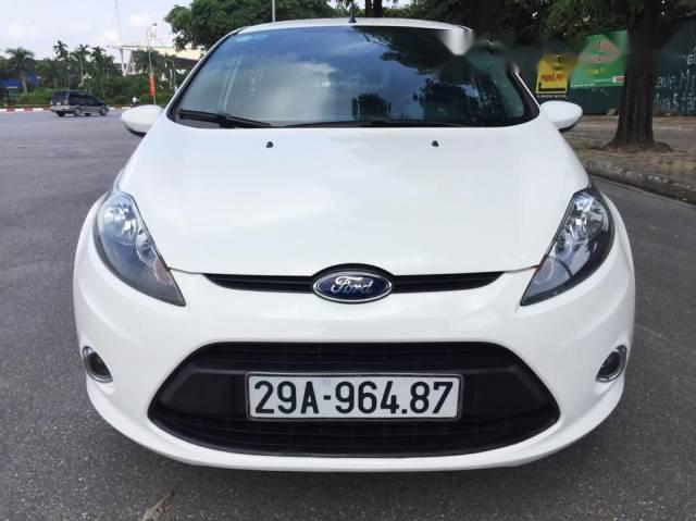 Bán gấp Ford Fiesta 1.6 sản xuất 2013, màu trắng