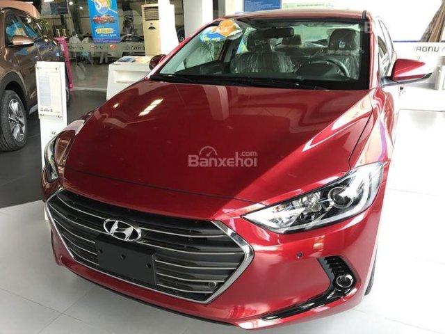 Bán Hyundai Elantra CKD 2018 màu đỏ, giá nét, giao xe ngay, KM đầy đủ