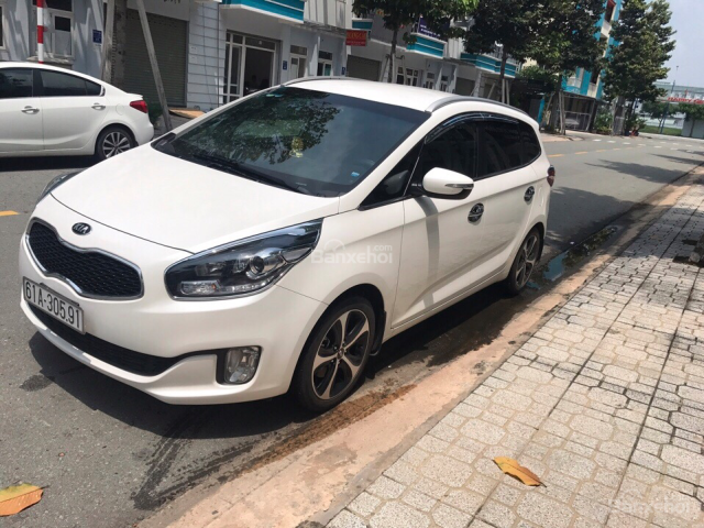 Bán Kia Rondo 2016, màu trắng, 628 triệu