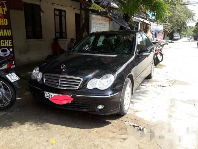 Cần bán gấp Mercedes C180 2004, màu đen giá cạnh tranh