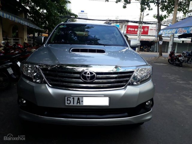 Cần bán Toyota Fortuner G đời 2014, màu bạc