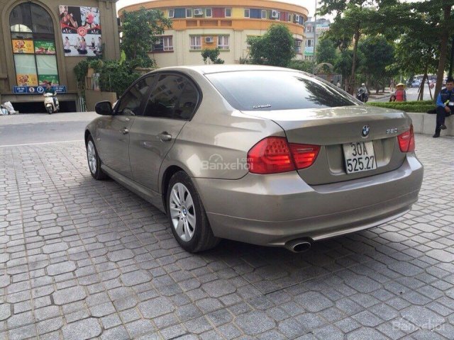 Cần bán BMW 3 Series 320i đời 2010, màu vàng cát, nhập khẩu