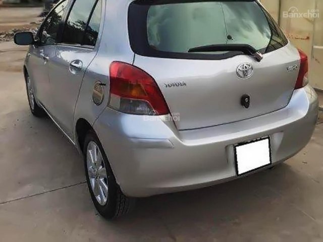 Cần bán xe Toyota Yaris 1.3 AT đời 2009, màu bạc, nhập khẩu xe gia đình