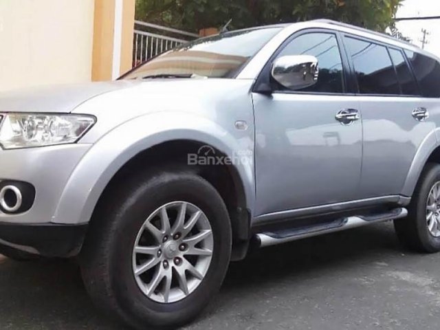 Cần bán gấp Mitsubishi Pajero Sport đời 2011, màu bạc, nhập khẩu xe gia đình, giá chỉ 585 triệu