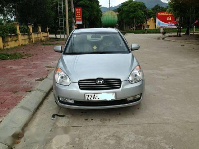 Cần bán gấp Hyundai Accent đời 2009, màu bạc, nhập khẩu xe gia đình