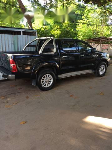 Cần bán lại xe Toyota Hilux đời 2013, màu đen, 470 triệu