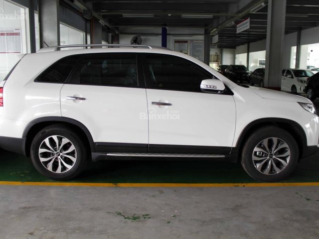 Cần bán xe Kia Sorento máy xăng bản cao, giá tốt nhất miền Tây