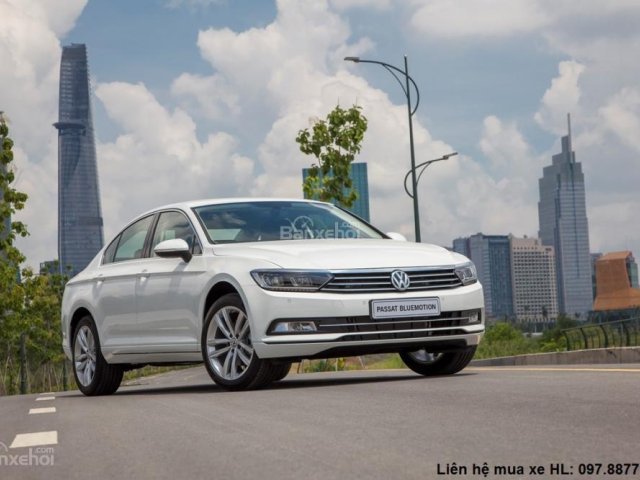 Bán ô tô Volkswagen Passat Bluemotion 2017 giá tốt, màu trắng, nhập khẩu. LH: 0978877754