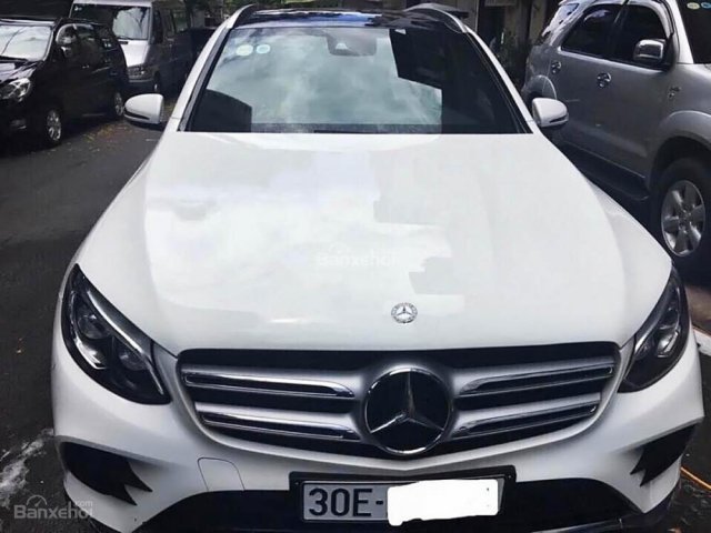 Bán Mercedes GLC300 đời 2016, màu trắng chính chủ