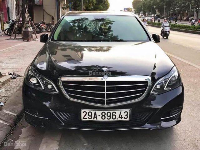 Cần bán gấp Mercedes E200 sản xuất 2013, màu đen