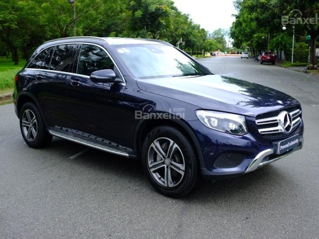 Bán xe Mercedes GLC 250 4Matic đời 2016, bảo hành 12 tháng, lý lịch đầy đủ. SUV gầm cao đa dụng