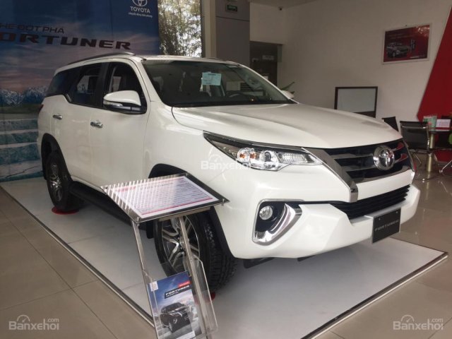 Toyota Giải Phóng bán xe Fortuner 2017 đủ màu, giao ngay. LH 0963584444