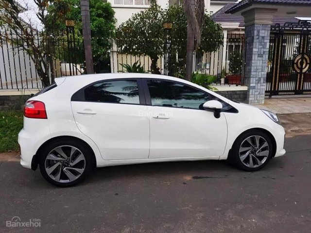 Cần bán Kia Rio năm 2015, màu trắng, nhập khẩu nguyên chiếc số tự động, giá tốt