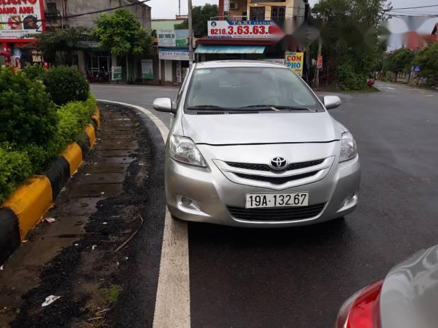 Cần bán lại xe Toyota Vios đời 2009, màu bạc