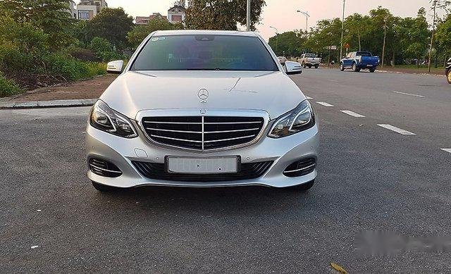 Cần bán gấp Mercedes E200 2014, màu bạc