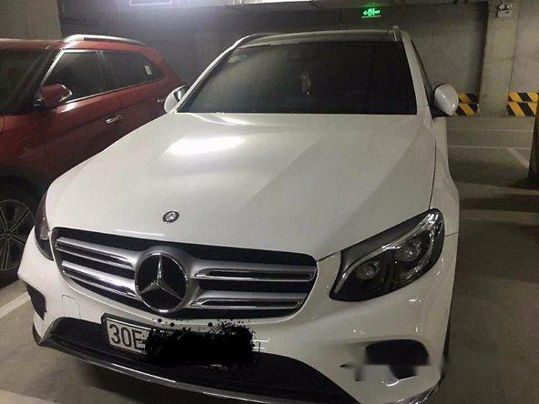 Chính chủ bán Mercedes GLC300 đời 2016, màu trắng, nhập khẩu