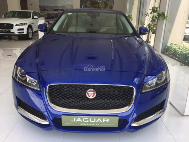 Bán xe Jaguar XF Pure 2017 màu xanh, khuyến mãi giá tốt nhất xe giao ngay tặng bảo dưỡng, bảo hành