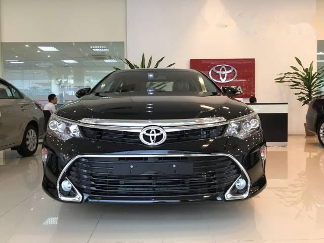 Cần bán xe Toyota Camry 2.5Q 2017, màu đen