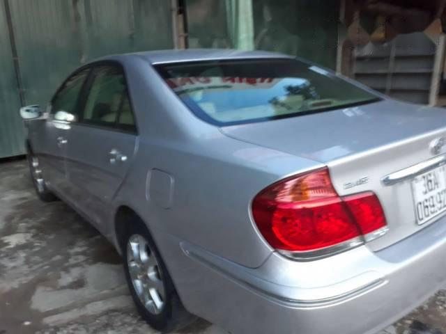 Bán Toyota Camry MT đời 2005, màu bạc, giá tốt