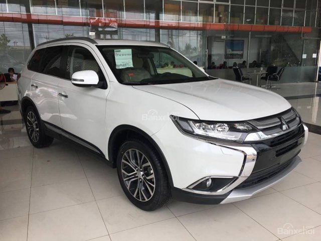 Bán Mitsubishi Outlander 2.0CVT, đủ màu, hỗ trợ trả góp, giao ngay, giá 807tr. LH 0911.373.343