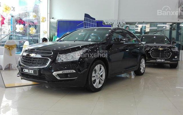 Bán Chevrolet Cruze LT 1.6L 2017, màu đen